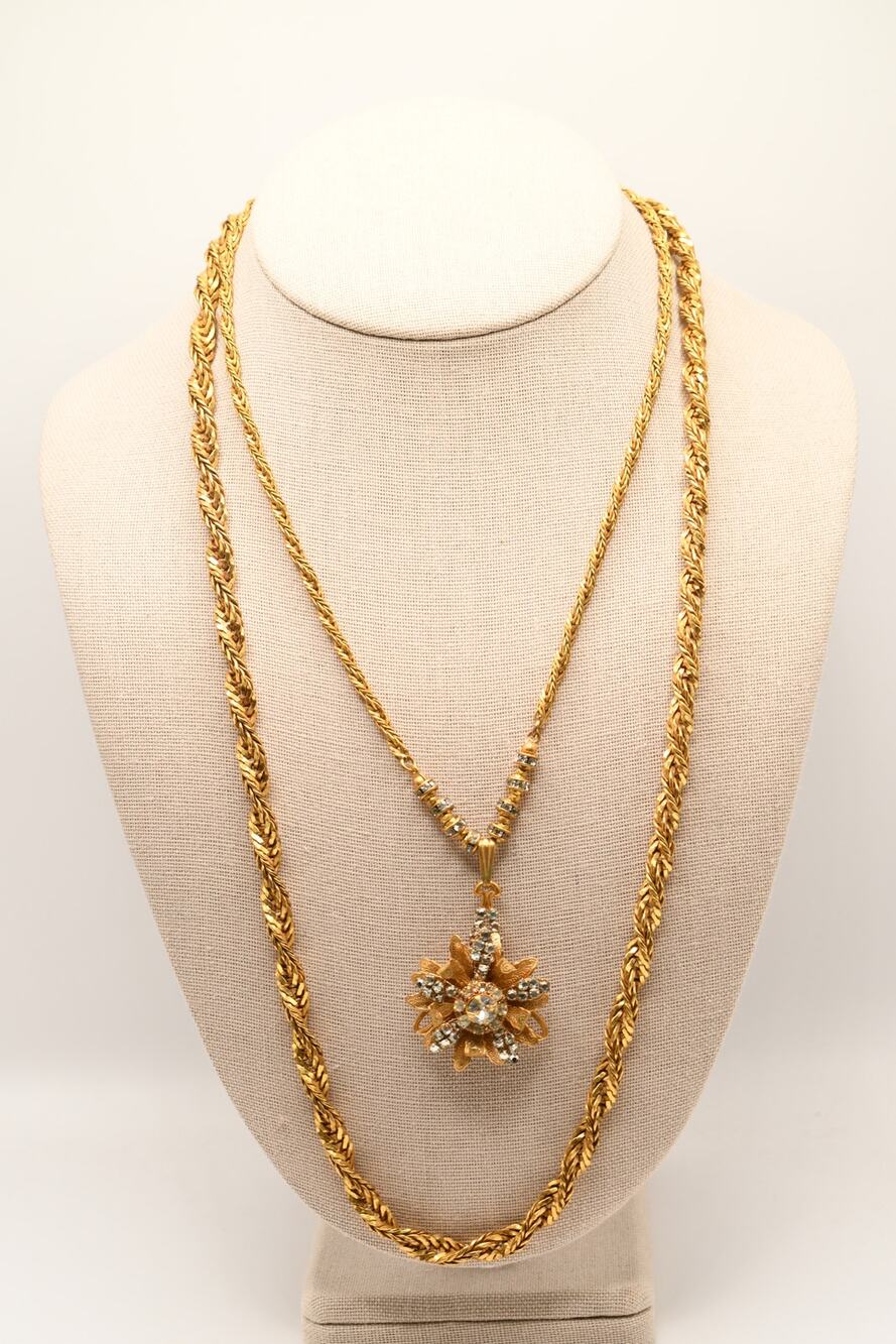 Vintage Miriam Haskell Gold Tone Rhinestone Floral Pendant Necklace Signed